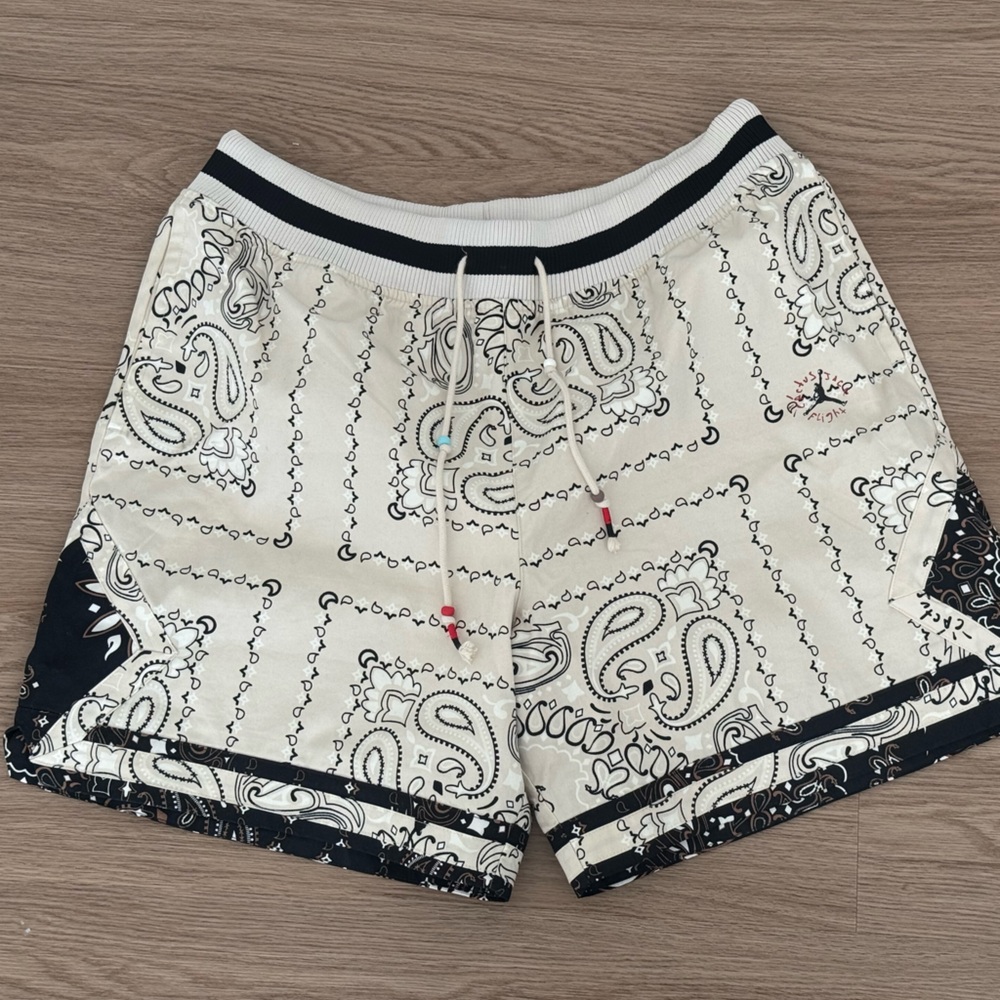 Air Jordan x Travis Scott shorts in XL